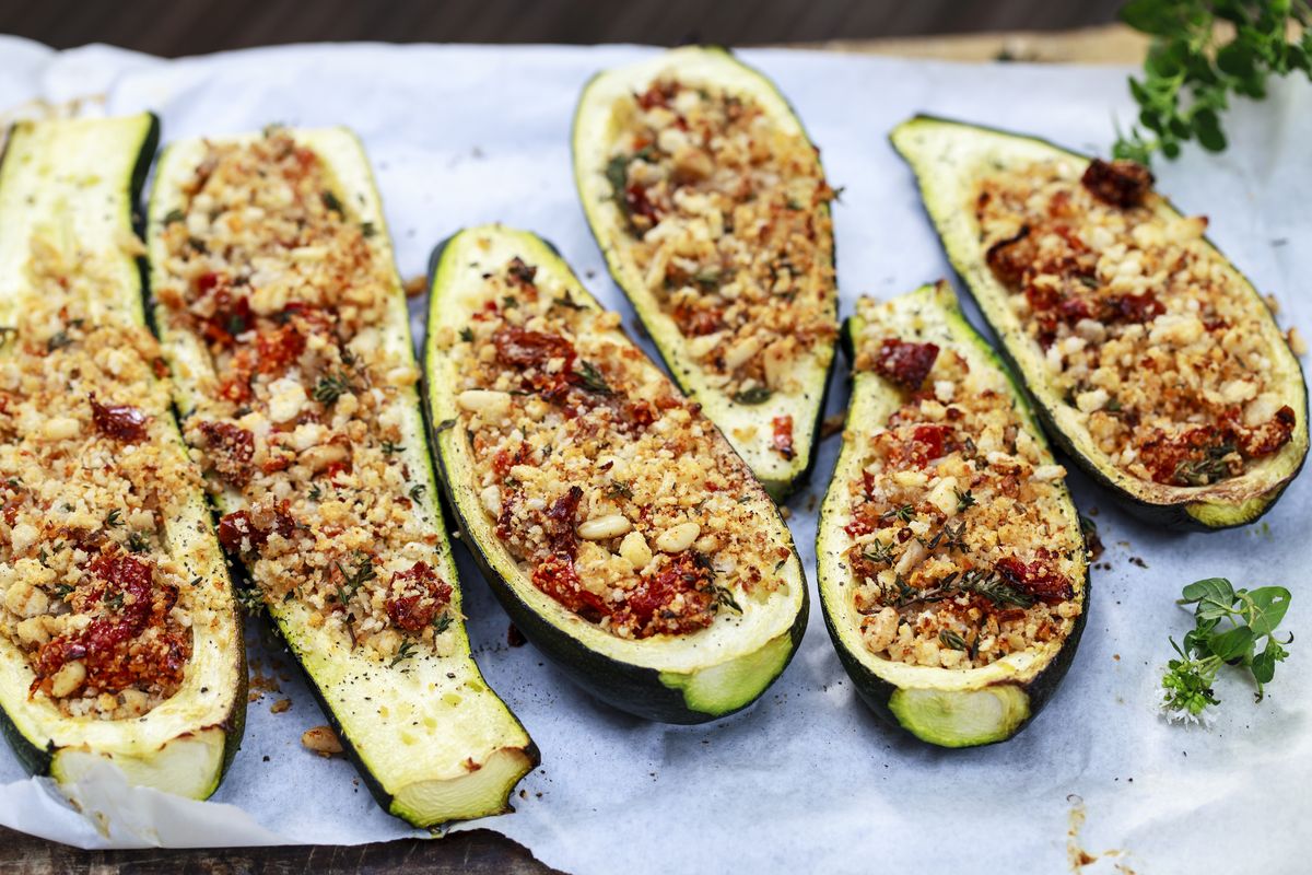 Italienische Zucchini – eines der köstlichsten Gerichte. Eine Idee für ein Abendessen aus dem Ofen.