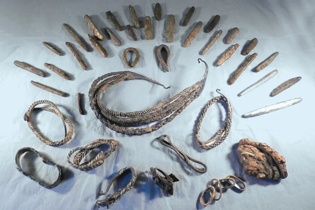 Eine riesige Menge Silber und ein großes Rätsel. Wissenschaftler haben einen Wikingerschatz untersucht.