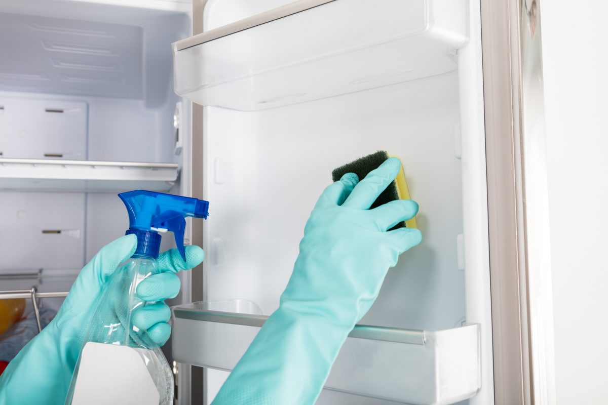 Nur zwei Zutaten reichen aus, um Ihren Kühlschrank strahlend sauber zu machen. Ohne Chemikalien und ohne unangenehmen Geruch.