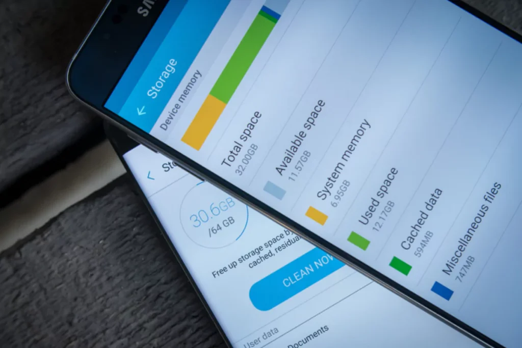 So schaffen Sie Speicherplatz auf Ihrem Mobiltelefon, indem Sie versteckte WhatsApp- und Instagram-Daten löschen WhatsApp, Instagram und Facebook können mehrere Gigabyte Speicherplatz belegen, wenn sie nicht regelmäßig bereinigt werden. Mit diesen Schritten können Sie Ihren Speicherplatz in wenigen Minuten optimieren.