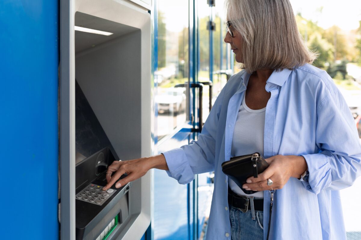 Der Geldautomat hat kein Bargeld ausgegeben, aber das Geld ist vom Konto verschwunden. Was tun?