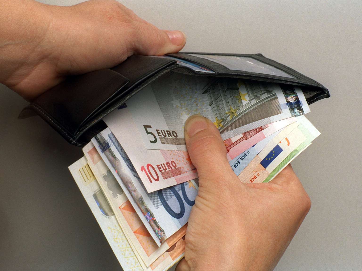 Wenn Sie nicht mehr von Gehaltsscheck zu Gehaltsscheck leben möchten, streichen Sie diese 8 Einkäufe aus Ihrem Tagesablauf
