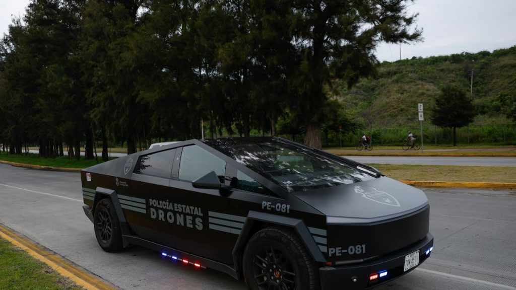 Die US-Armee plant, Tesla-Autos zu sprengen: Elon Musks Cybertrucks sind das perfekte „apokalyptische“ Ziel