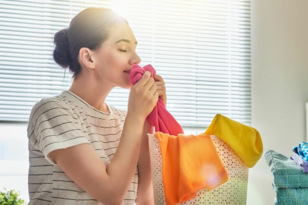 Warum immer mehr Menschen Backpulver mit Wasser in die Waschmaschine geben