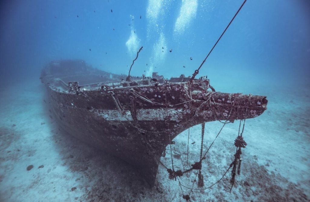 Ein Piratenschiff mit Schätzen im Wert von 138 Millionen Euro, voll mit Gold, Perlen und 200 Sklaven, wurde entdeckt.