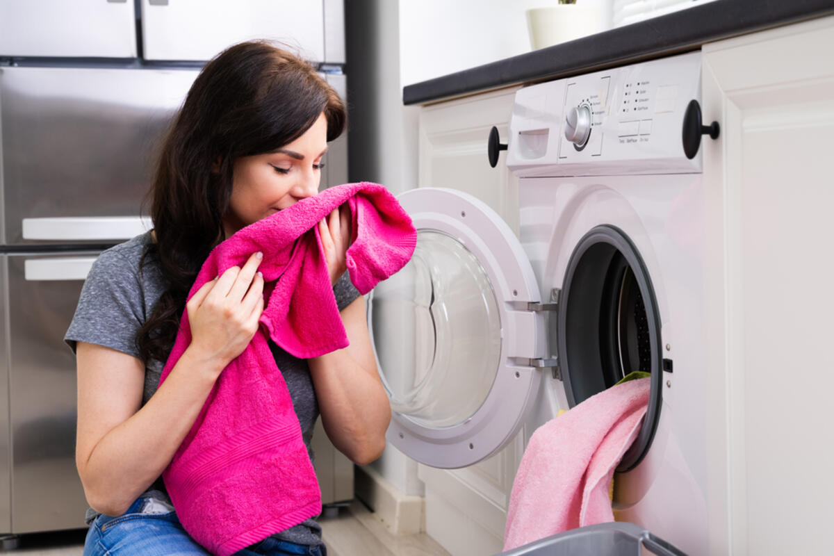 Der Trick mit dem Lorbeerblatt: So beseitigen Sie unangenehme Gerüche aus der Waschmaschine und verleihen Ihrer Wäsche einen angenehmen Duft.