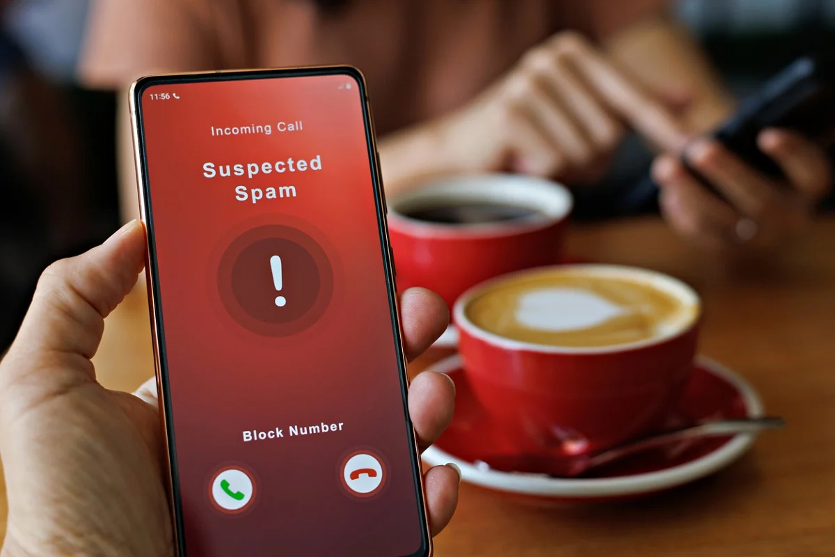 Eine harmlose Praxis, die vermieden werden sollte, da sie zu zahlreichen Spam-Anrufen auf Ihrem Mobiltelefon führen kann