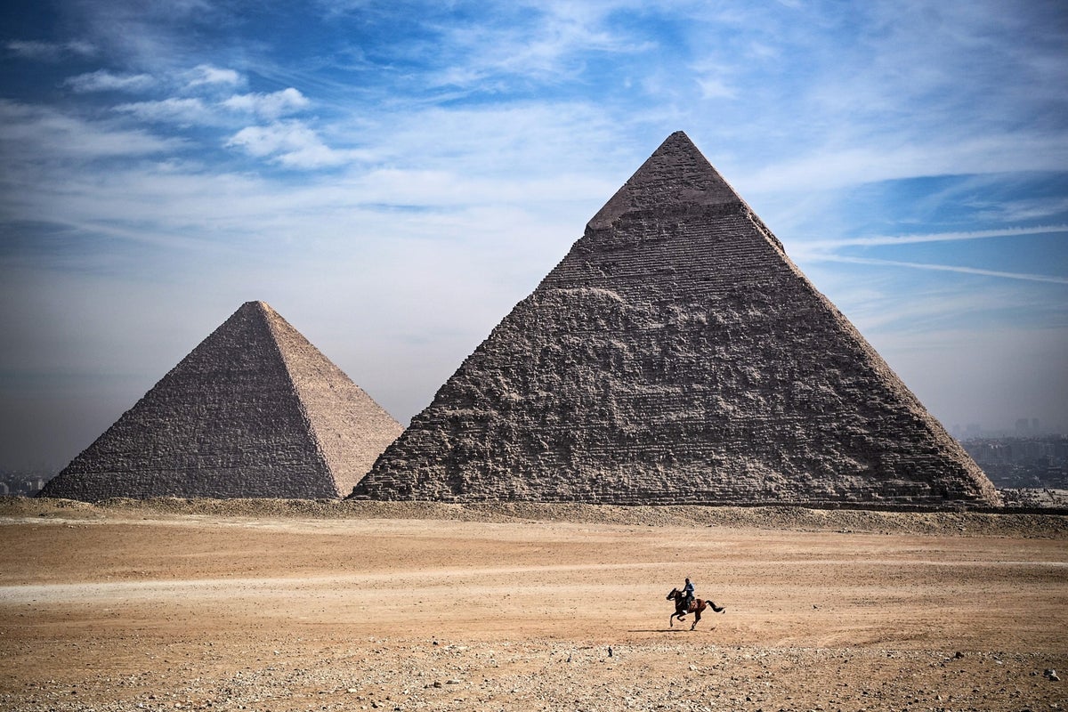 Das waren keine Menschen: Eine neue Studie enthüllt die wahre Herkunft der ältesten Pyramide der Welt