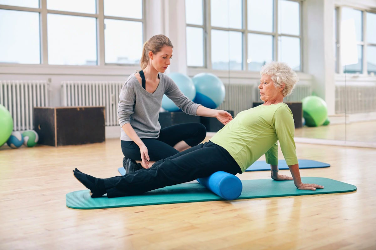 Niemand spricht darüber, aber ältere Menschen können ihre Kräfte wieder aufbauen, ohne ins Fitnessstudio zu gehen, indem sie diese Übung zu Hause machen.