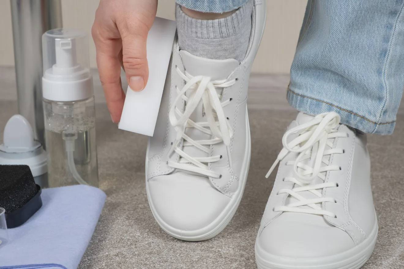 Weder Bleichmittel noch Soda: Diese Mischung reinigt Turnschuhe auf magische Weise und verleiht ihnen ihr ursprüngliches Aussehen zurück.