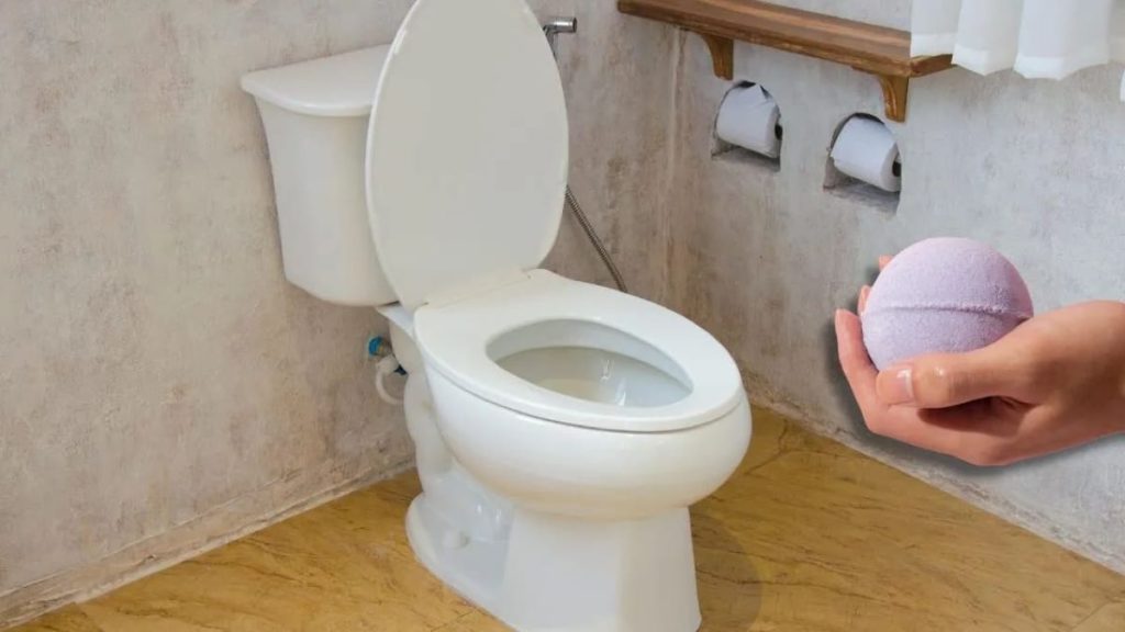 Wie man aus Zutaten, die in jedem Haushalt vorhanden sind, ein Reinigungsmittel für die Toilette herstellt