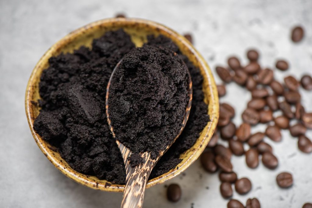 Essig in Kaffeesatz: Dieser unglaubliche, aber wenig bekannte Haushaltstipp ist einer der effektivsten