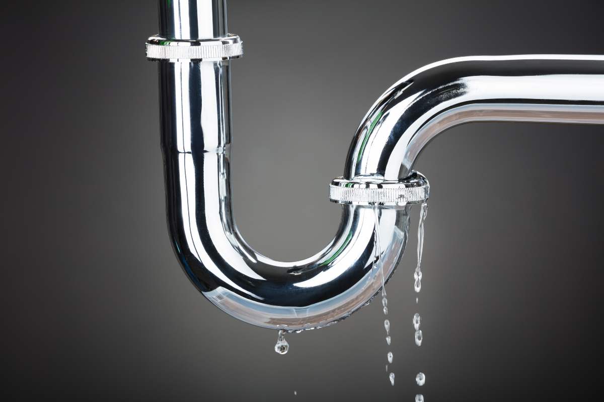 Wenn jede Minute eines Wasserlecks Sie ein Vermögen kostet: professionelle Hilfe, die Schäden in Höhe von Tausenden von Euro verhindert.