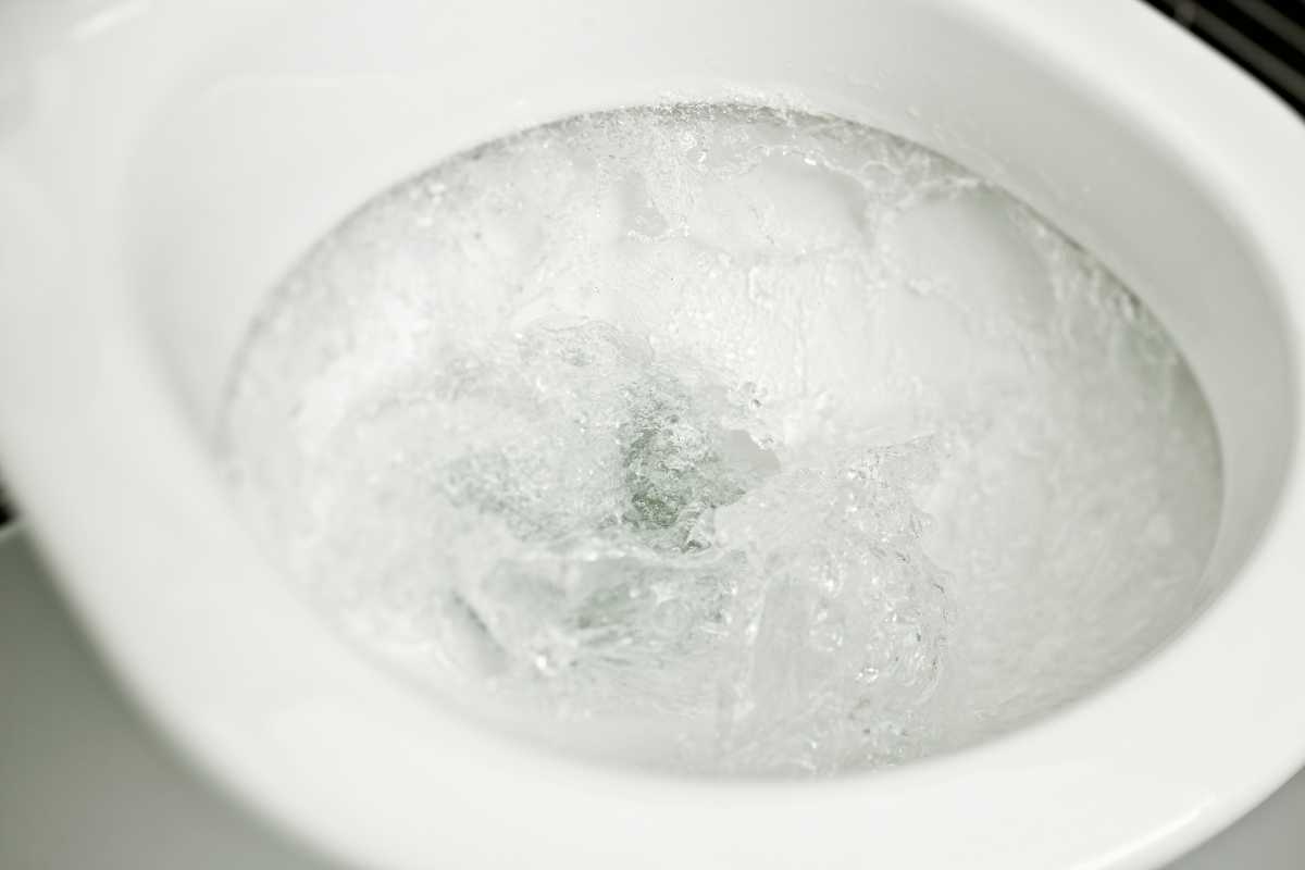 Warum es empfehlenswert ist, jeden Abend Salz in die Toilette zu streuen