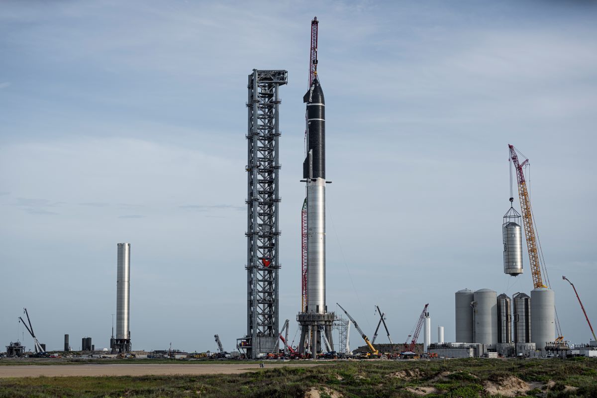Die Rakete Starship von SpaceX hat nach mehreren Fehlversuchen den zehnten Test erfolgreich bestanden