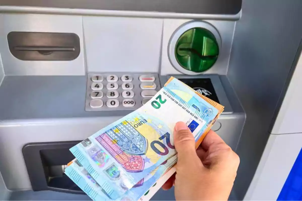 Große Veränderungen bei der Arbeit von Geldautomaten. Sie werden keine Karten mehr akzeptieren. Wie kann man nun Bargeld abheben?