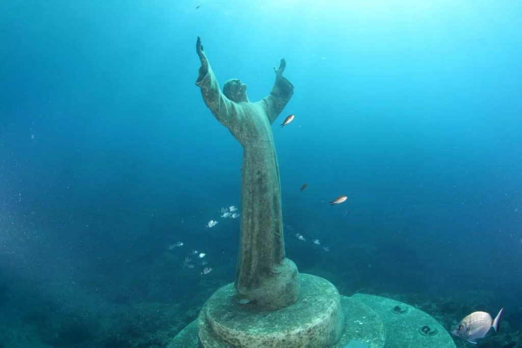 Pyramiden wurden in einer Tiefe von 600 Metern unter Wasser entdeckt. Ist das Atlantis?