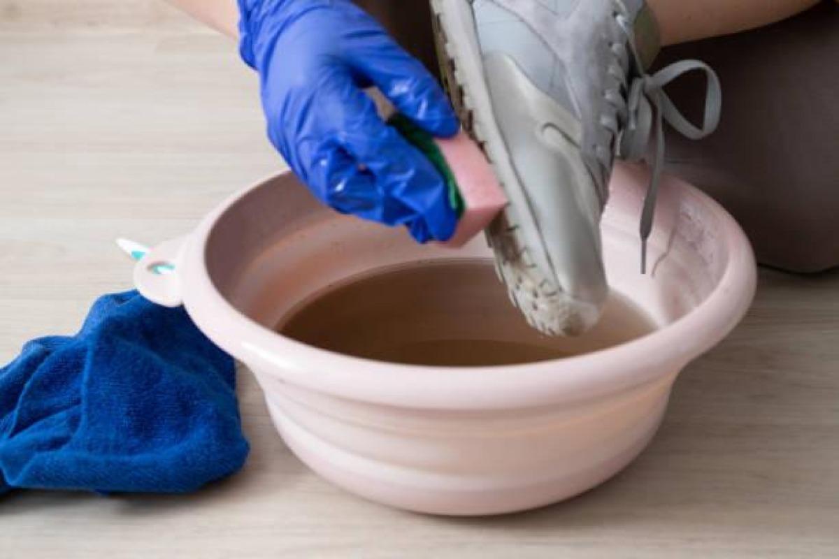 Sie machen es falsch: 5 Tipps, wie Sie Schuhe richtig in der Waschmaschine waschen, damit sie wie neu aussehen.