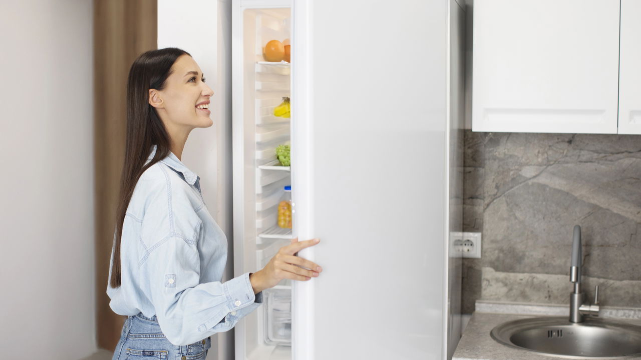 Was bedeutet es, wenn der Kühlschrank nachts laute Geräusche macht?