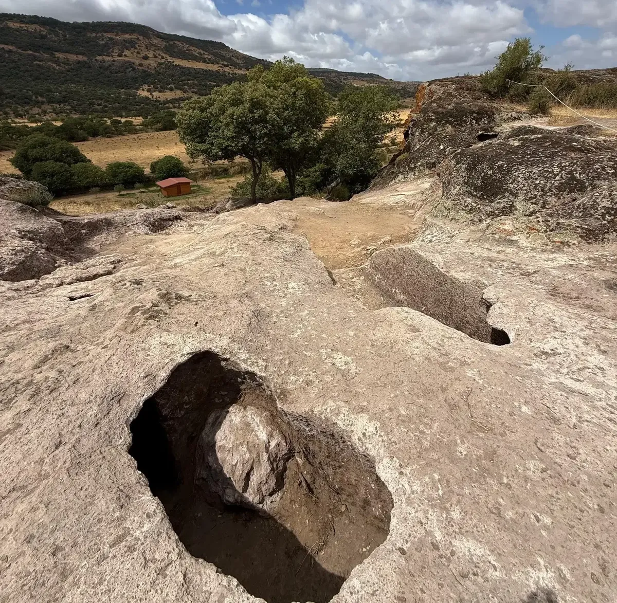 Drei neue Feenhäuser, die vor 5000 Jahren erbaut wurden: bedeutende archäologische Entdeckung in Italien.
