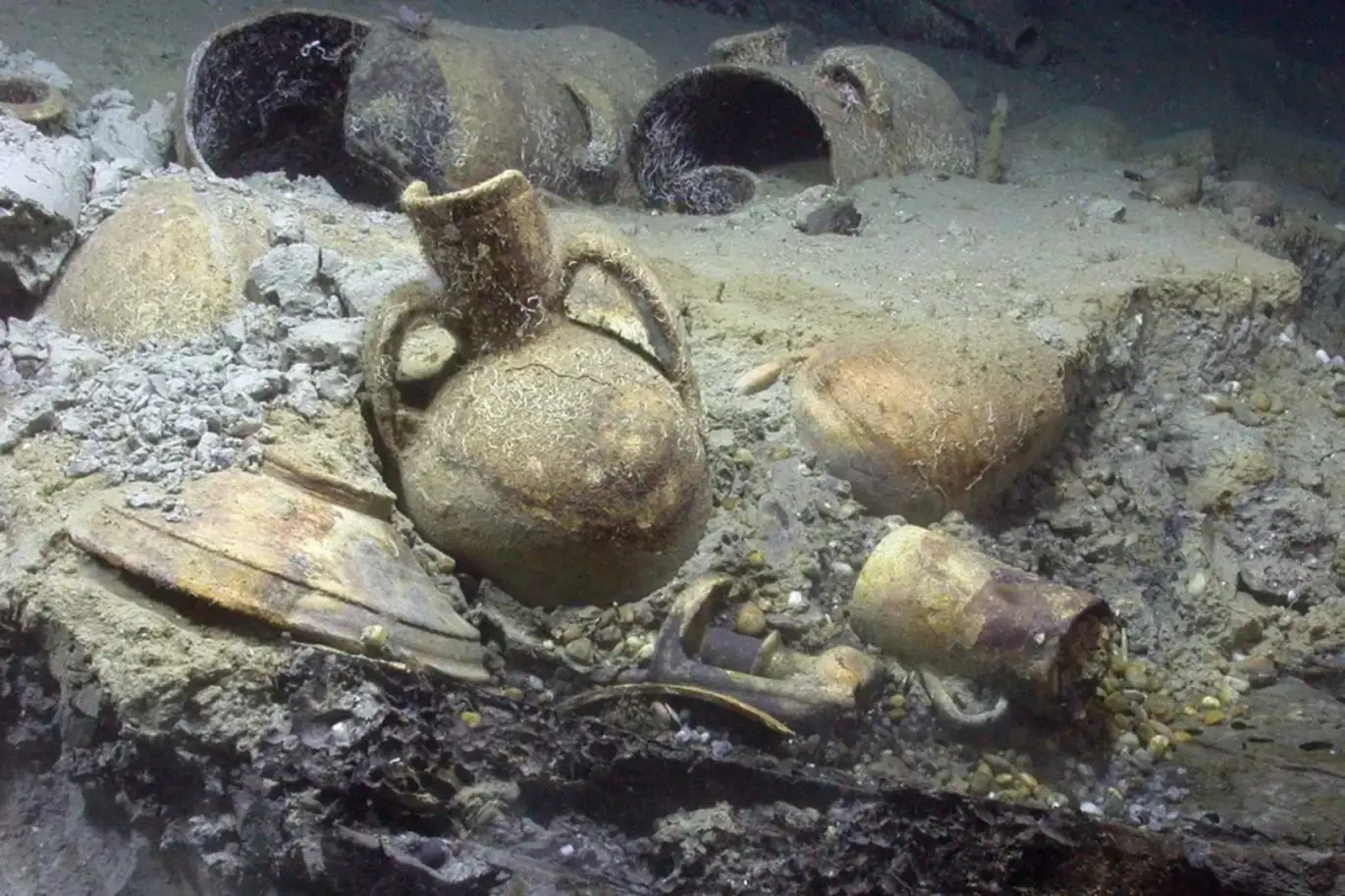 In der Straße von Gibraltar wurde ein Piratenschiff aus dem 17. Jahrhundert mit versteckten Waffen, europäischer Beute und einer geheimen Mission entdeckt: So agierten die Piraten, die Europa 300 Jahre lang terrorisierten