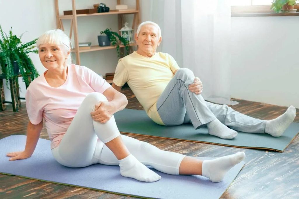 Niemand spricht darüber, aber ältere Menschen können ihre Kräfte wieder aufbauen, ohne ins Fitnessstudio zu gehen, indem sie diese Übung zu Hause machen.
