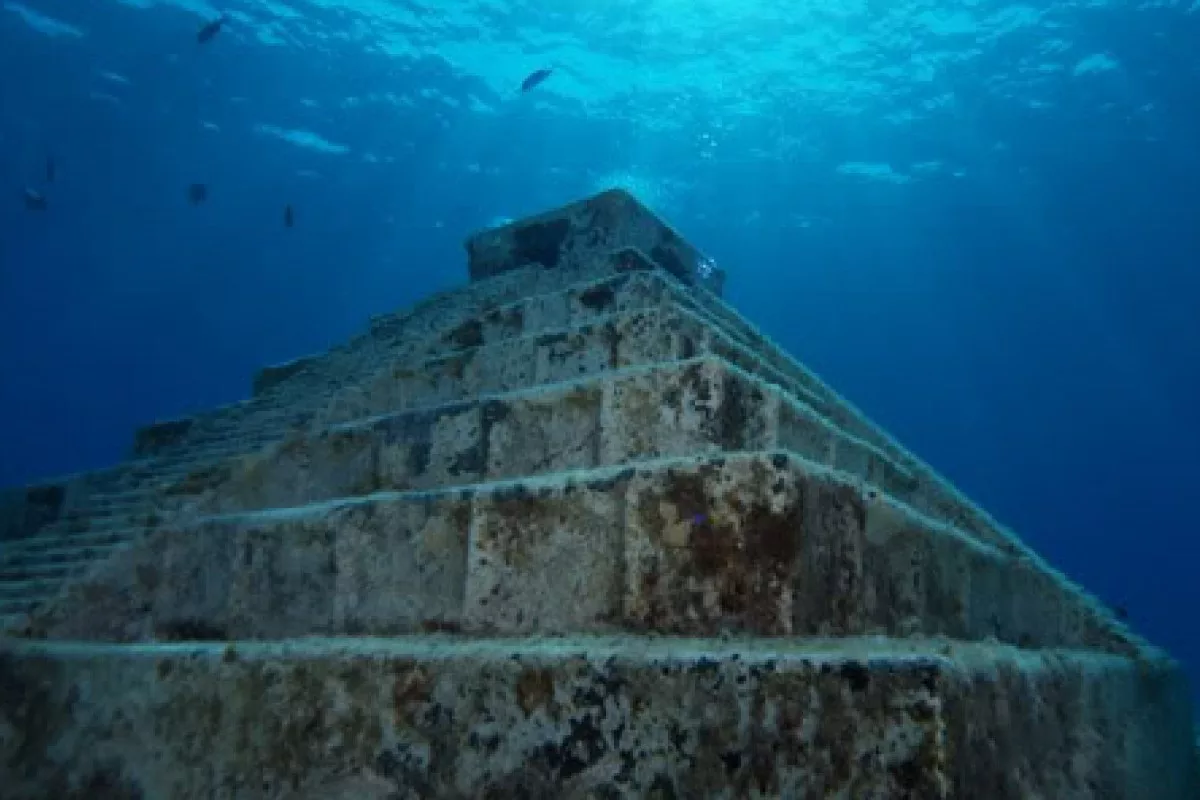 Pyramiden wurden in einer Tiefe von 600 Metern unter Wasser entdeckt. Ist das Atlantis?