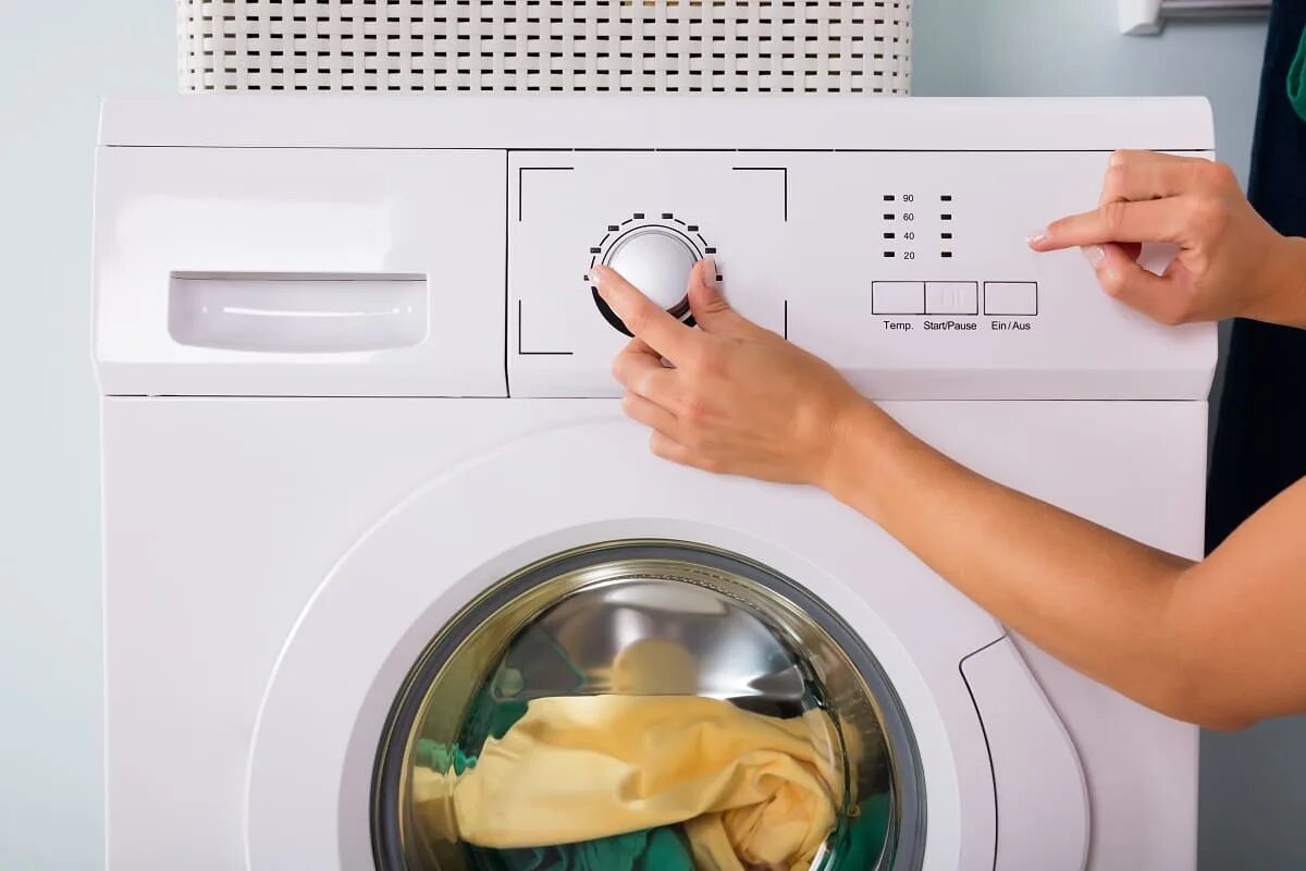 Das einzige Mittel, das Sie in die Waschmaschine geben müssen, damit Ihre Kleidung sauber wird und Sie Stromkosten sparen