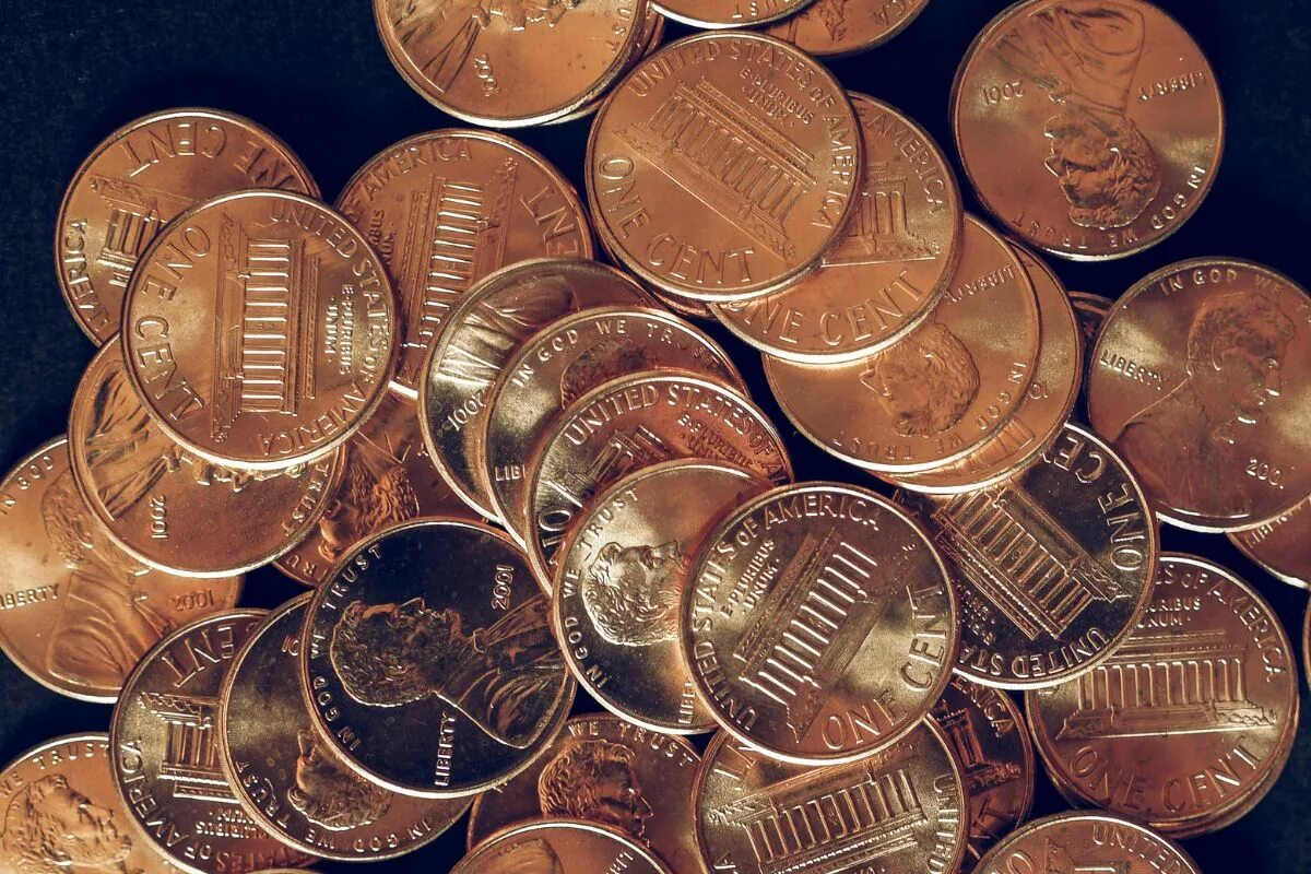 Er pflügte wie üblich sein Feld, als er auf einen Schatz stieß, der auf 3 Millionen Euro in Goldmünzen aus der Zeit des Bürgerkriegs geschätzt wird.