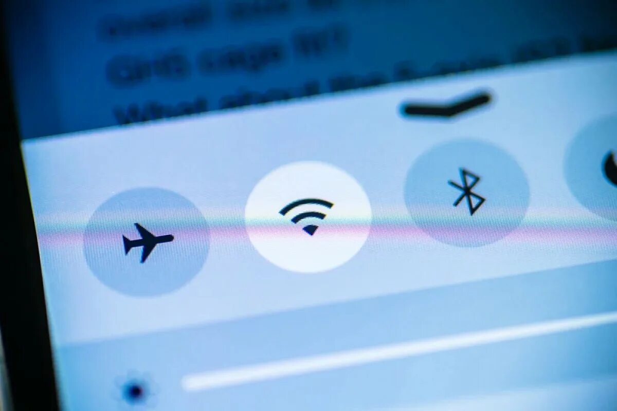 Wie kann man ein Mobiltelefon mit dem WLAN verbinden, ohne das Passwort zu kennen?