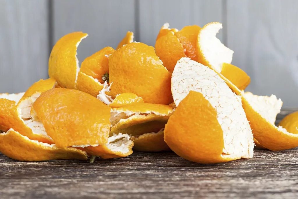 Orangenschalen in Essig: Warum wird diese Mischung empfohlen und wozu dient sie?