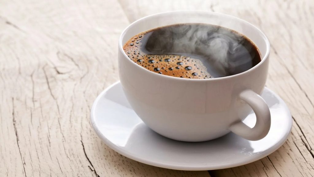 Geben Sie einen halben Teelöffel in Ihren Morgenkaffee. Er erhält ein einzigartiges Aroma, und Sie verlieren Gewicht.
