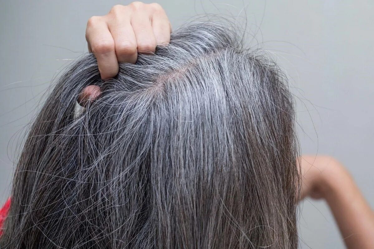 Keine Haarfärbemittel mehr: Diese natürliche Alternative deckt graues Haar ab und lässt Sie jünger aussehen