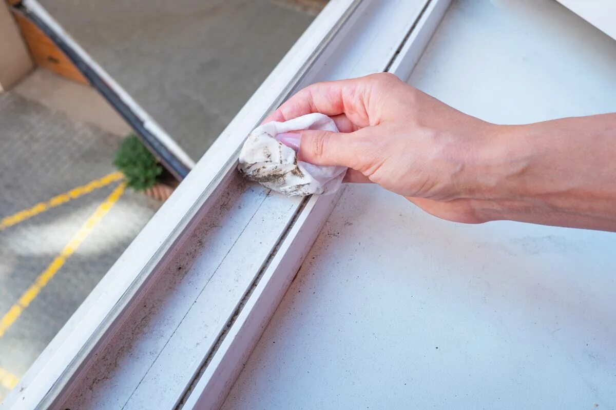Weder Backpulver noch Essig: Die Zutat, die Ihre Fensterrahmen reinigt und wie neu aussehen lässt.