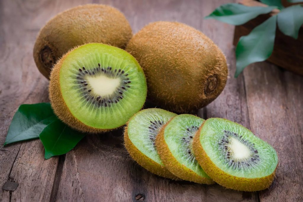 Trocknen von Kiwi-Schalen in der Sonne: Wozu dient es und wie kann man sie verwenden?