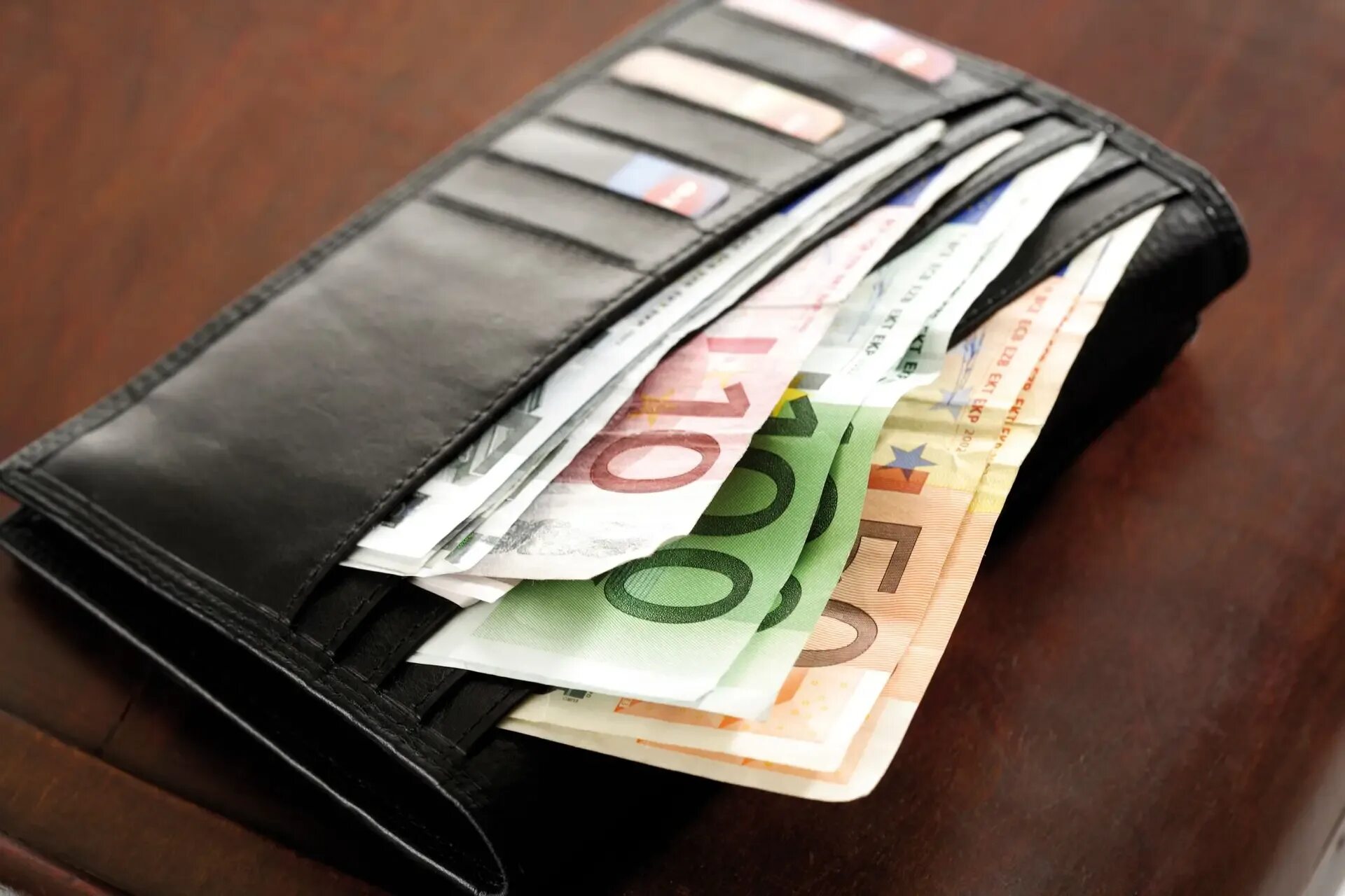 Tragen Sie das in Ihrer Brieftasche mit sich herum? Kein Wunder, dass Ihnen Glück und Geld ausbleiben.