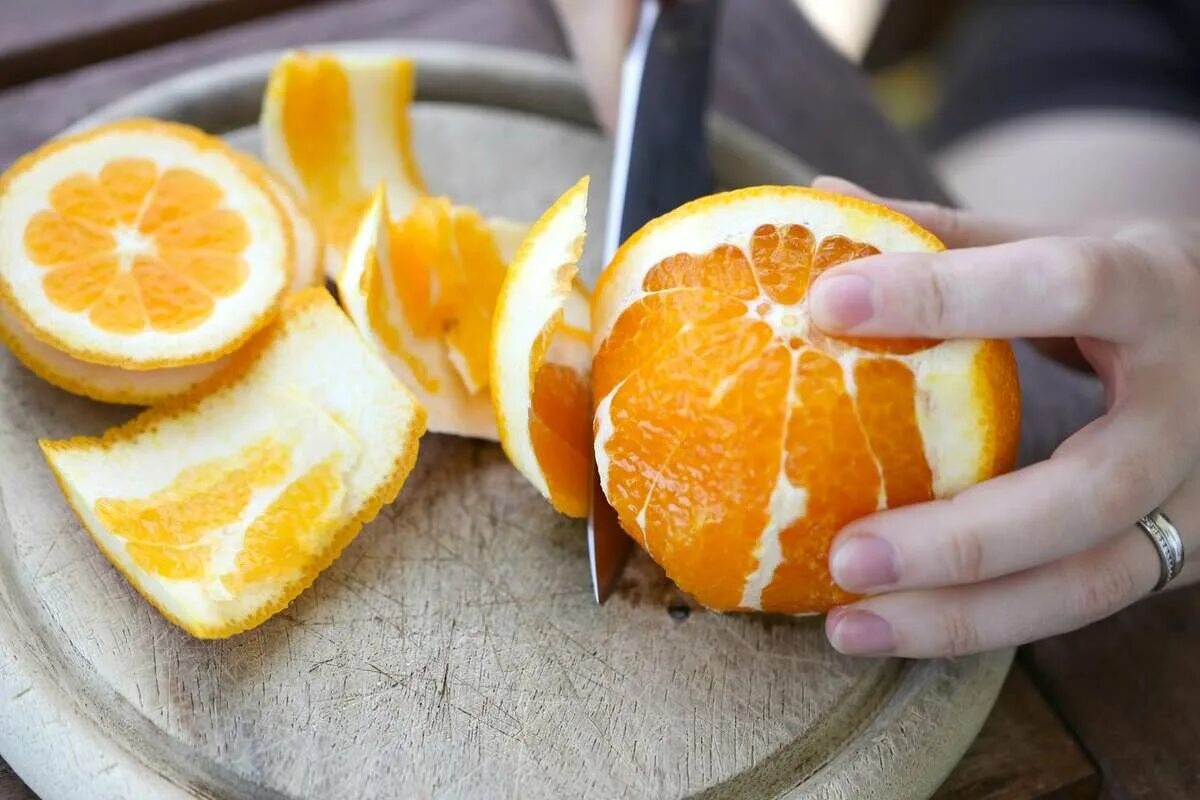 Orangenschalen mit Essig: Warum wird diese Mischung empfohlen und wozu dient sie?