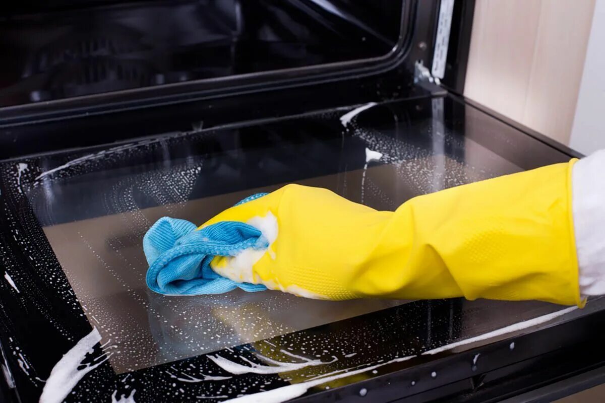 Weder Essig noch Backpulver: Eine einfache Methode, um den Backofen in 10 Minuten ohne Scheuern zu reinigen.