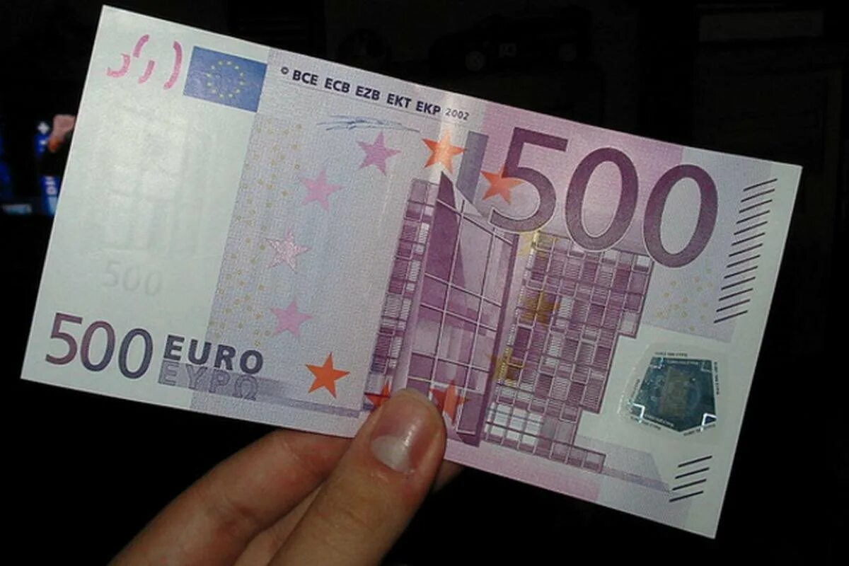 Gefälschte Banknoten an Geldautomaten: Wie man sie erkennt und eine Beschwerde bei der Bank einreicht