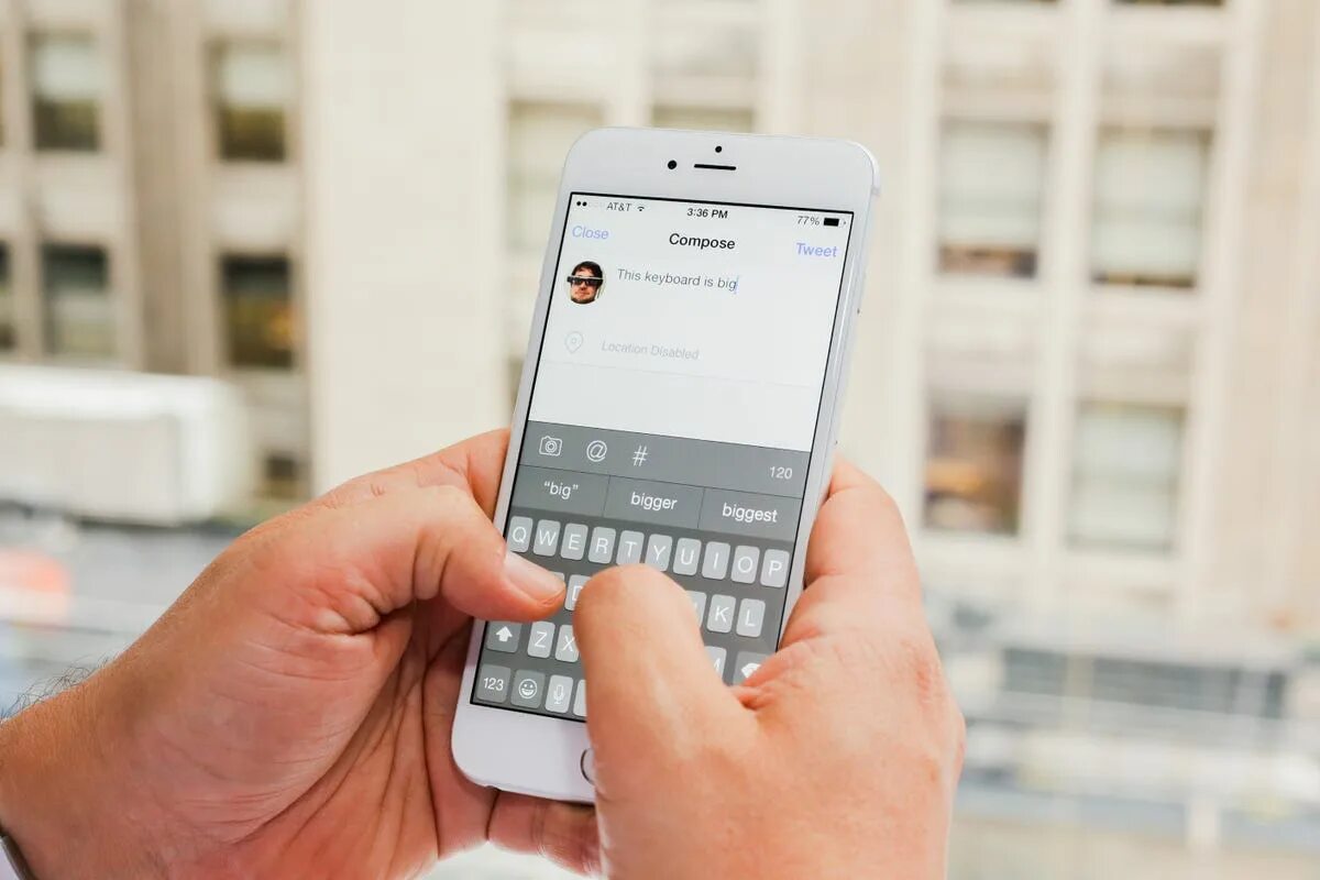 Menschen, die mit nur einem Finger auf ihrem Mobiltelefon schreiben, weisen die folgenden Merkmale auf.