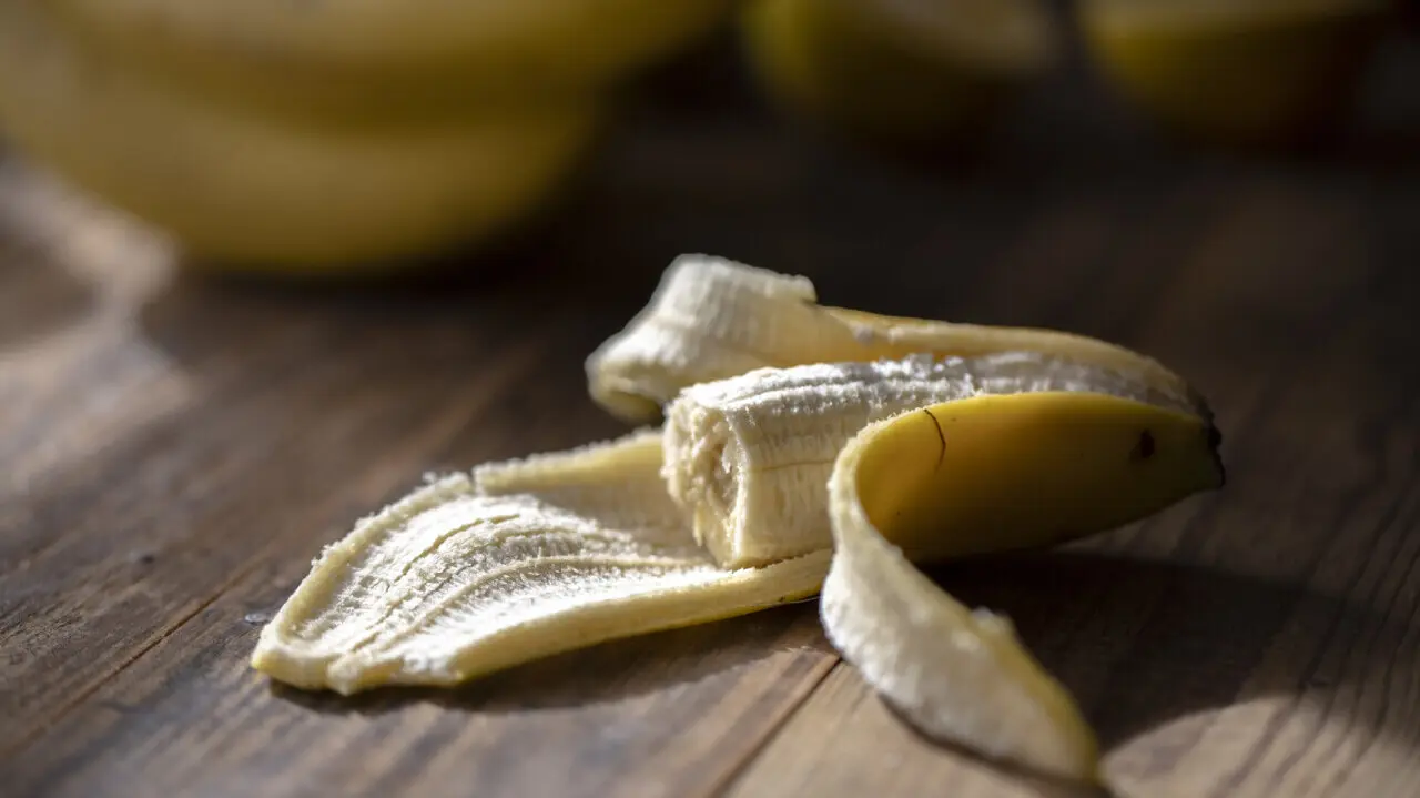 Bananenschalen: eine erstaunliche Verwendung, die sie zu einem wahren Schatz macht