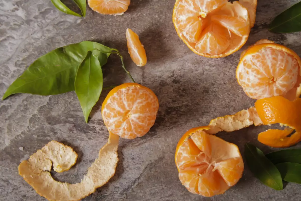 Mandarinenhaut und Essig mischen: Warum ist das empfehlenswert und wozu dient es? Diese Mischung hat verschiedene Anwendungsmöglichkeiten im Haushalt. Erfahren Sie, welche das sind.