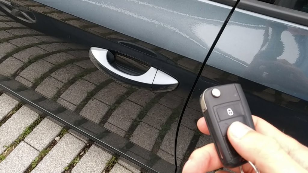 Hier sind die versteckten Funktionen eines Autoschlüssels, die 9 von 10 Fahrern nicht kennen.