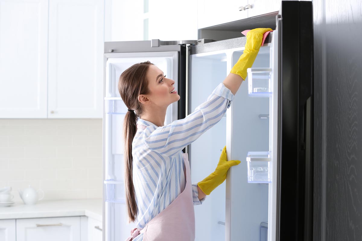 Nur zwei Zutaten reichen aus, um Ihren Kühlschrank strahlend sauber zu machen. Ohne Chemikalien und ohne unangenehmen Geruch.