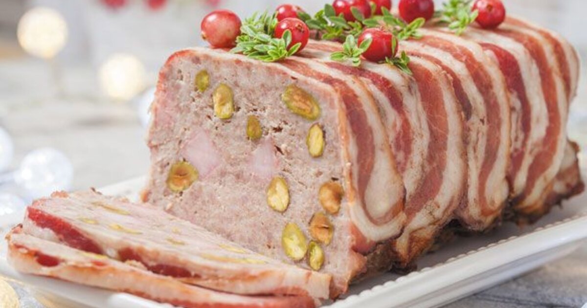 Weich, aromatisch und im Handumdrehen zubereitet – diese Terrine aus Zucchini und Basilikum erfrischt jeden.