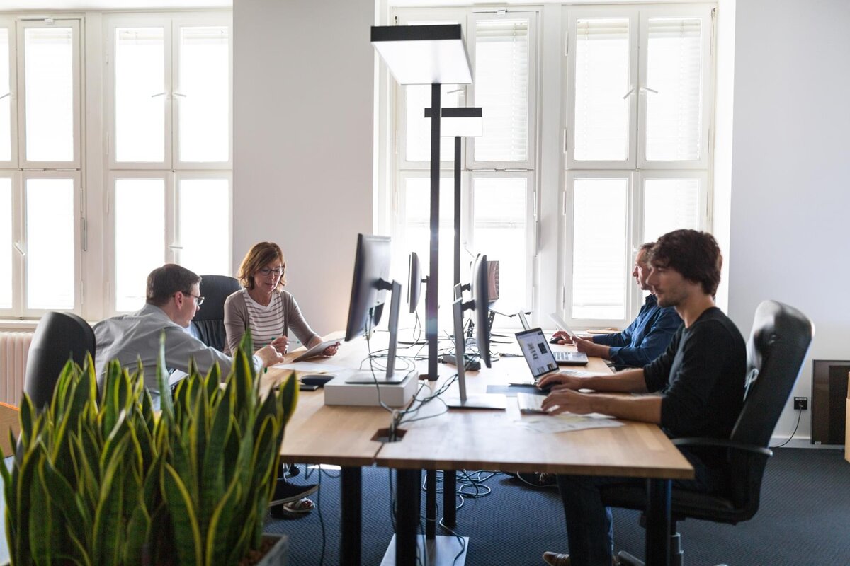Unternehmen beschleunigen die Einführung von KI-Agenten für den digitalen Schutz