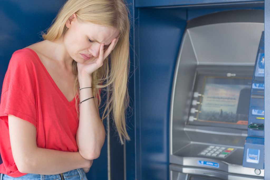 Der Geldautomat hat kein Bargeld ausgegeben, aber das Geld ist vom Konto verschwunden. Was tun?
