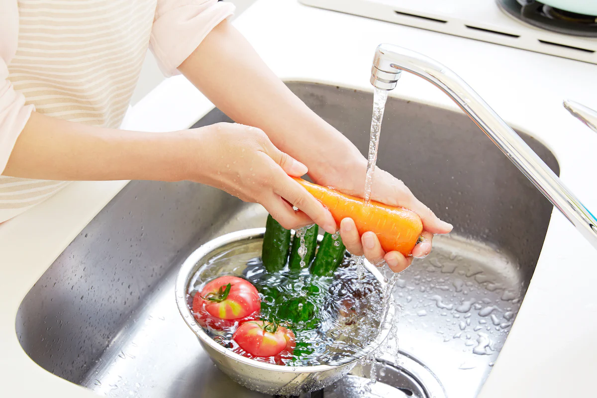 Weder Wasser noch Essig: Entfernen Sie 95 % der Pestizide aus Obst und Gemüse mit diesem wenig bekannten Trick