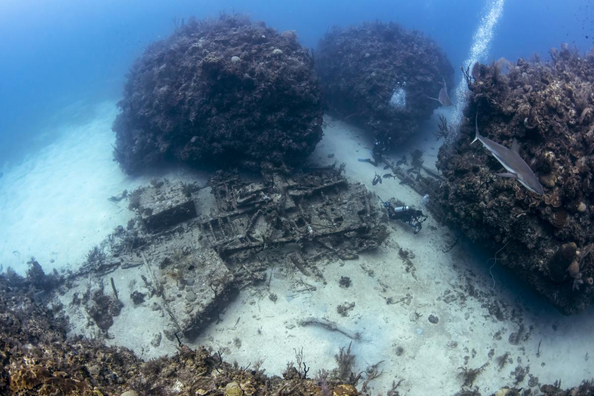 Ein Piratenschiff mit Schätzen im Wert von 138 Millionen Euro, voll mit Gold, Perlen und 200 Sklaven, wurde entdeckt.