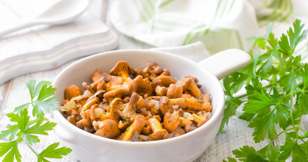 So werden Sie die leckerste Chanterelle -Sauce tun. Perfekt für Fleisch und Nudeln 